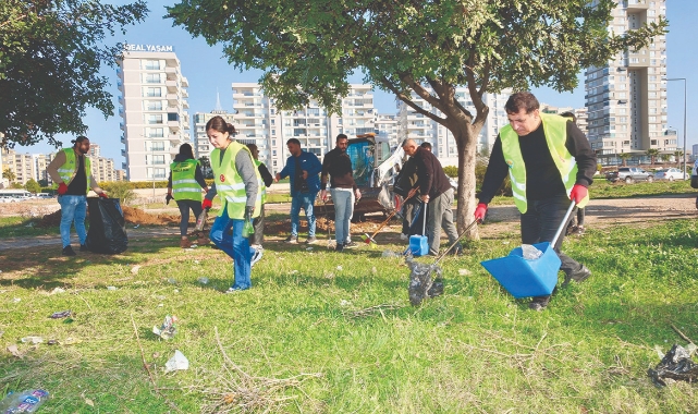 Belediye Bürokratları ve Çalışanları Temizlik Yaptı