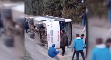 İşçi Servisi Sulama Kanalına Devrildi:10 Yaralı