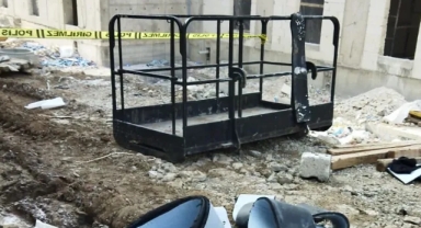 İşçileri Taşıyan Vinç Sepeti Düştü:1 Ölü