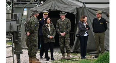 İspanya Savunma Bakanı Robles'ten, İncirlik'teki Patriot Birliğine Ziyaret