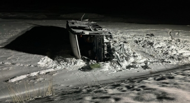 Kontrolden Çıktı, Devrildi:37 Yaralı