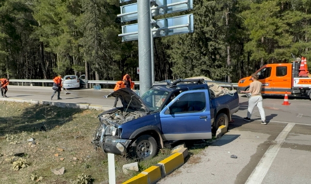 Pikap İle Otomobil Çarpıştı:3 Yaralı