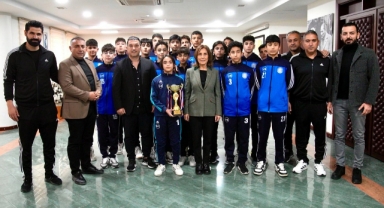 Şampiyonluk Kupasını Başkan Tekin’e Armağan Ettiler