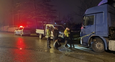 Tamir Ettiği Tırın Altında Kaldı