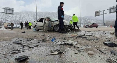 Tıra Çarpan Otomobilin Sürücüsü Öldü