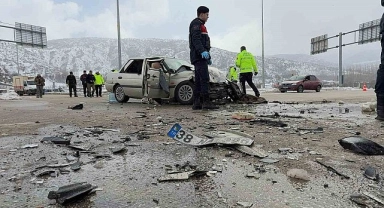 Tıra Çarpan Otomobilin Sürücüsü Öldü