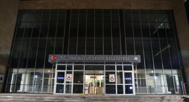 Van Büyükşehir Belediyesi Başkanı Zeydan Görevden Uzaklaştırıldı