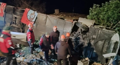 Yolcu Otobüsü Şarampole Devrildi