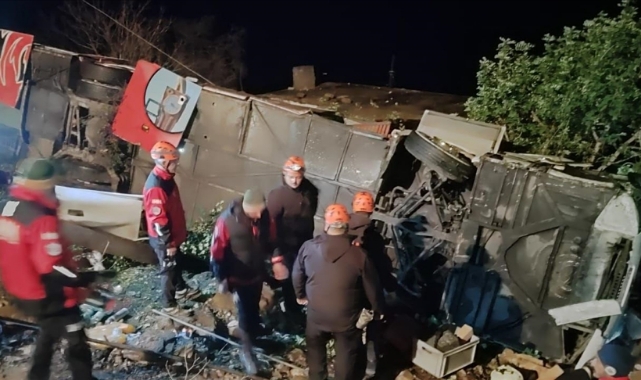 Yolcu Otobüsü Şarampole Devrildi