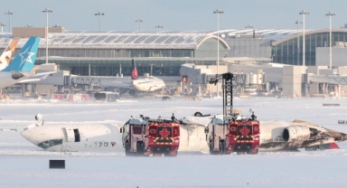 Yolcu Uçağı İniş Sırasında Kaza Yaptı
