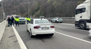 2 Otomobil Çarpıştı:4 Yaralı