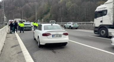 2 Otomobil Çarpıştı:4 Yaralı