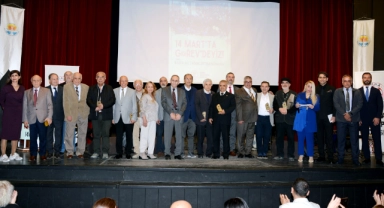50. Yılını Dolduran Hekimlere Plaket Verildi