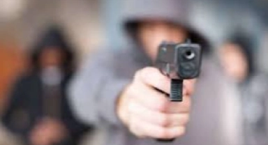 Silahlı Saldırganı Yakalamak İsterken Vuruldu