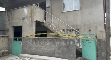 Babasını Uyurken Öldürdü