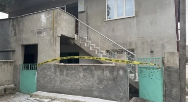 Babasını Uyurken Öldürdü