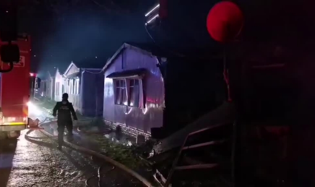 Barakada Yangın Çıktı