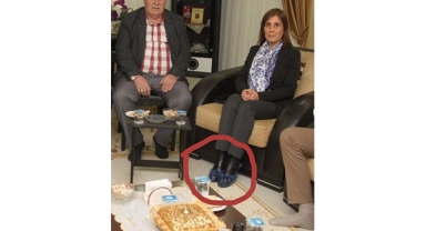 Başkan Tekin Şehit Ailesinin Evine 'Galoş'la Girdi!