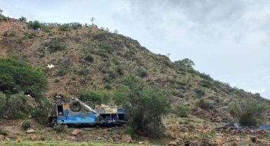 Bolivya'da Yolcu Otobüsü Minibüsle Çarpıştı:25 Ölü