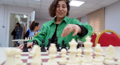 Çukurovalı Kadınlar Satranç Öğreniyor