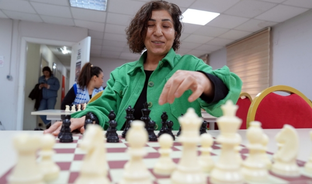 Çukurovalı Kadınlar Satranç Öğreniyor