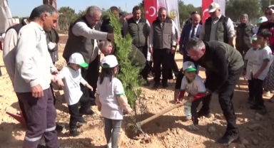Erdemli'de Fidan Dikimi Yapıldı