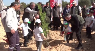 Erdemli'de Fidan Dikimi Yapıldı