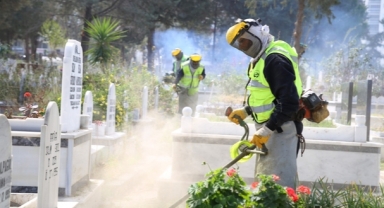 Hatay'da Mezarlıklarda Temizlik Çalışması Yapıldı