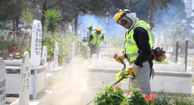 Hatay'da Mezarlıklarda Temizlik Çalışması Yapıldı