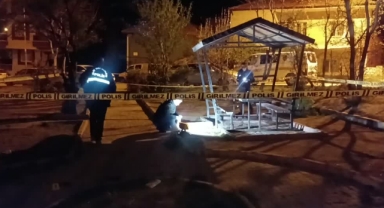 Husumetliler Arasında Bıçaklı Kavga:1 Ölü,3 Yaralı