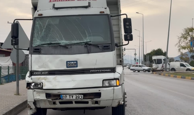 Kavşakta Trafik Kazası:4 Yaralı
