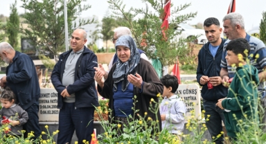 Mezarlıklara Hüzünlü Ziyaret