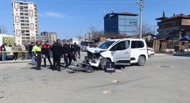 Öğrenci Servisi İle Hafif Ticari Araç Çarpıştı:10 Yaralı