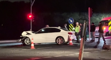 Otomobil İle Hafif Ticari Araç Çarpıştı:4 Yaralı