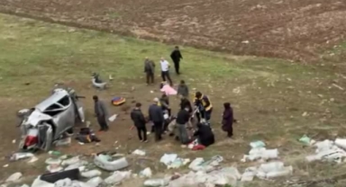 Otomobil Şarampole Devrildi:5 Yaralı