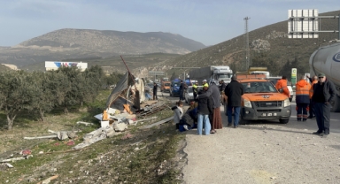 Tır Sebze Tezgahına Çarptı:1 Ölü,1 Yaralı