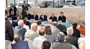 Vali Köşger Küçükdikili’de Vatandaşlarla Buluştu,Küçükdikili ADEM'i Ziyaret Etti