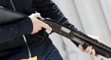 Yanlışlıkla Babasını Vurdu!