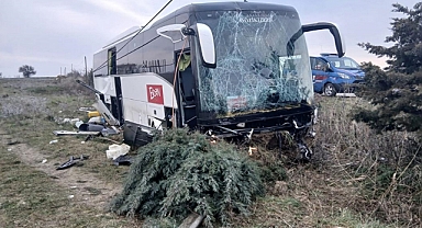 Yoldan Çıkıp Boş Araziye Girdi:40 Yaralı