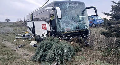 Yoldan Çıkıp Boş Araziye Girdi:40 Yaralı