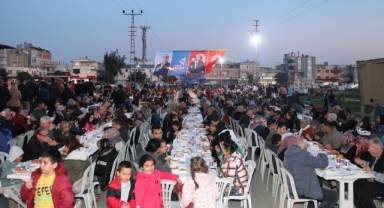 Yüreğir Belediyesi İftar Sofraları Binlerce Kişiyi Ağırlıyor
