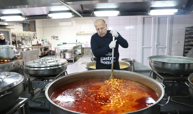 Yüreğir Belediyesi’nin Mutfağı Ramazan’da Aralıksız Çalışıyor