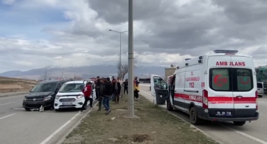 Zincirleme Trafik Kazası:2 Yaralı