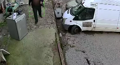 1 Metre Yükseklikten Beton Zemine Düştü