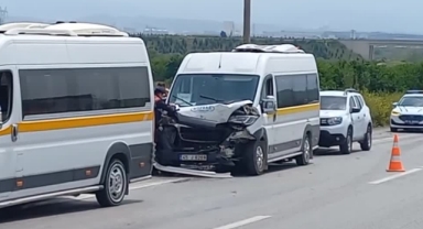 2 Öğrenci Servisi Çarpıştı:9 Yaralı