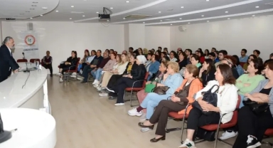 Adana'da Eczacılara Güncel Obezite Tedavisi Anlatıldı