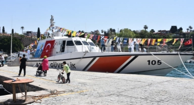 Antalya'da Savaş Gemisi Ve Botlar Ziyarete Açıldı