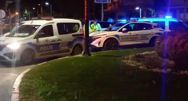 Dur İhtarına Uymadı, Polis Aracına Çarptı