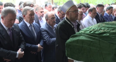Gül, İzmir'de Dayısının Cenaze Törenine Katıldı