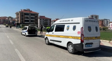 Hafif Ticari Araç İle Motosiklet Çarpıştı:1 Ölü